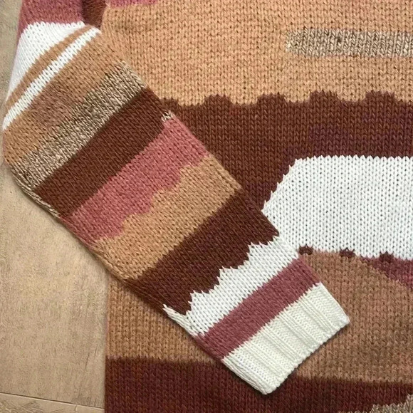 NWT Elsamanda sweater size Medium. - Picture 4 of 7